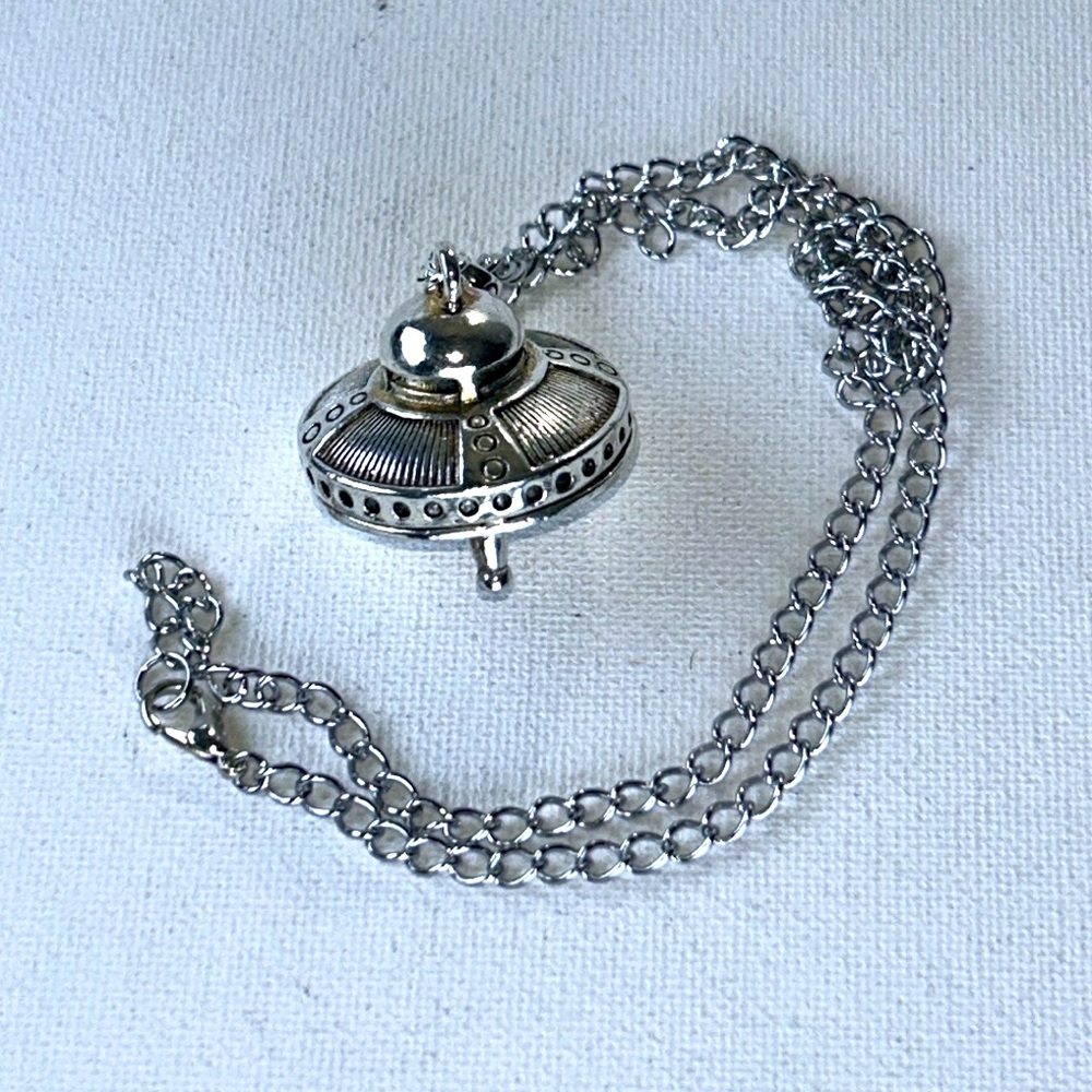 Space Ship Flying Saucer UFO Alien Unisex Locket Pill Jewelry Secret Compartment